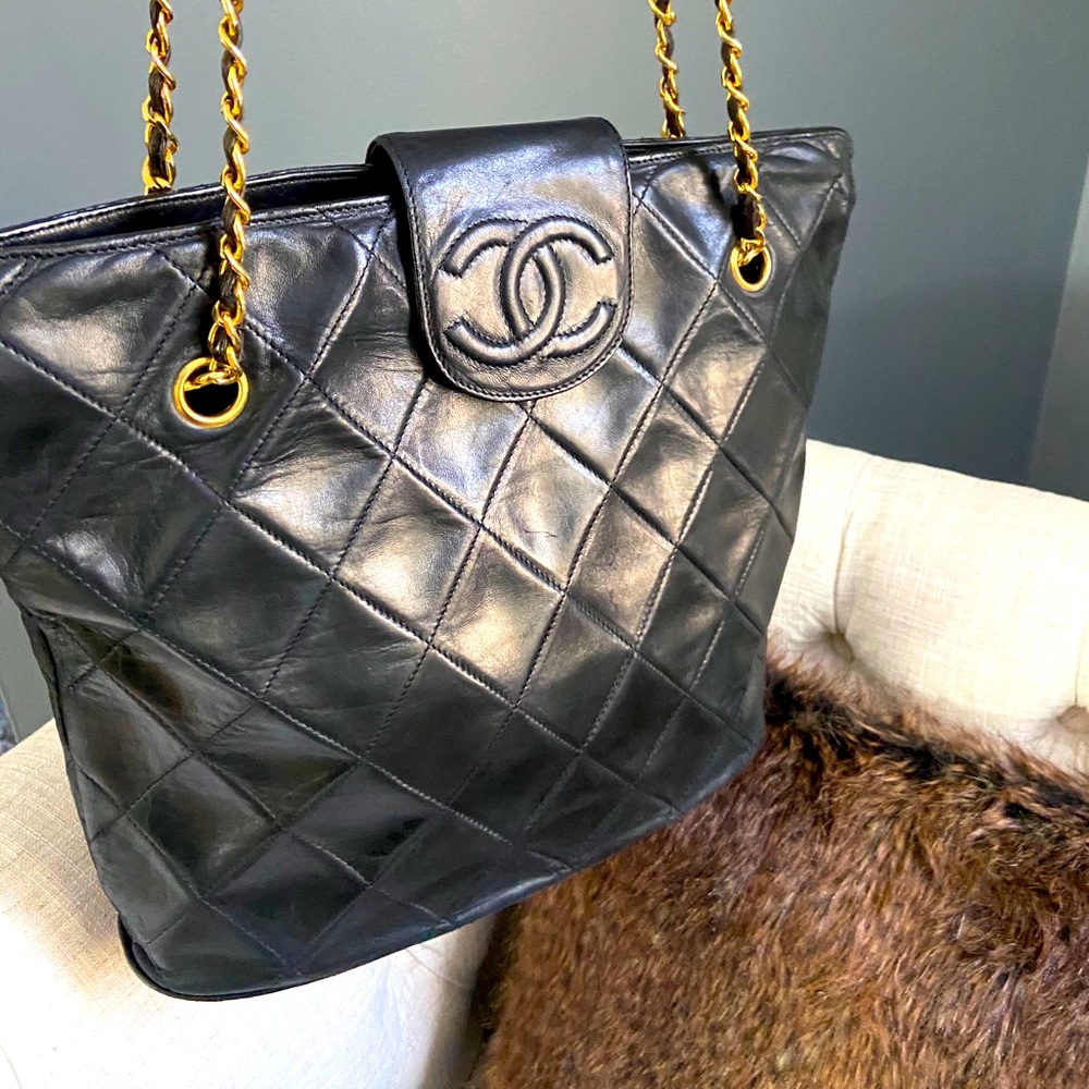 💯 Vintage Chanel Lambskin Black Tote